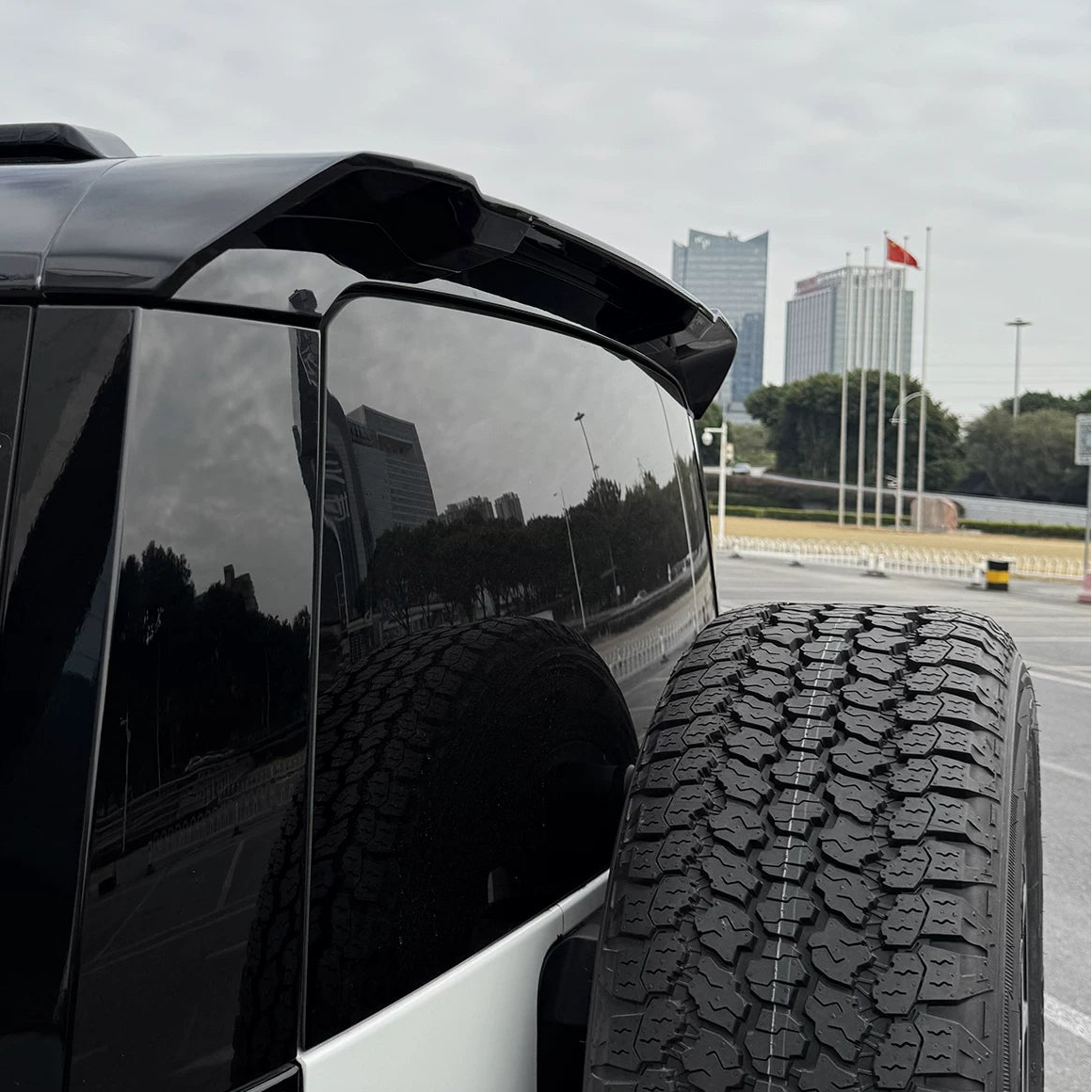 Product photo of Land Rover Defender 90/110 Roof Spoiler & Rear Wing Aero Kit (2020–2026)